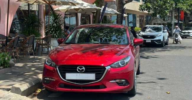 Đỗ xe dưới nắng quá lâu trong mùa hè, nội thất ô tô bị 'bào mòn' ra sao?